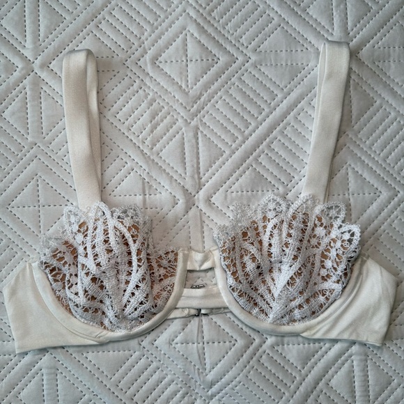 Blue Life Lotus White Lace Underwire Bikini Top Size Small - Picture 1 of 9